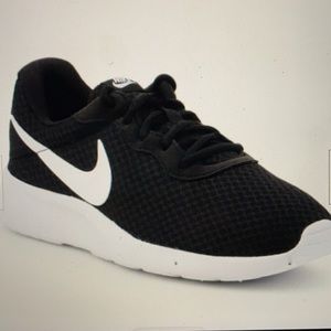 NIKE TANJUN BLACK / WHITE Size 8.5